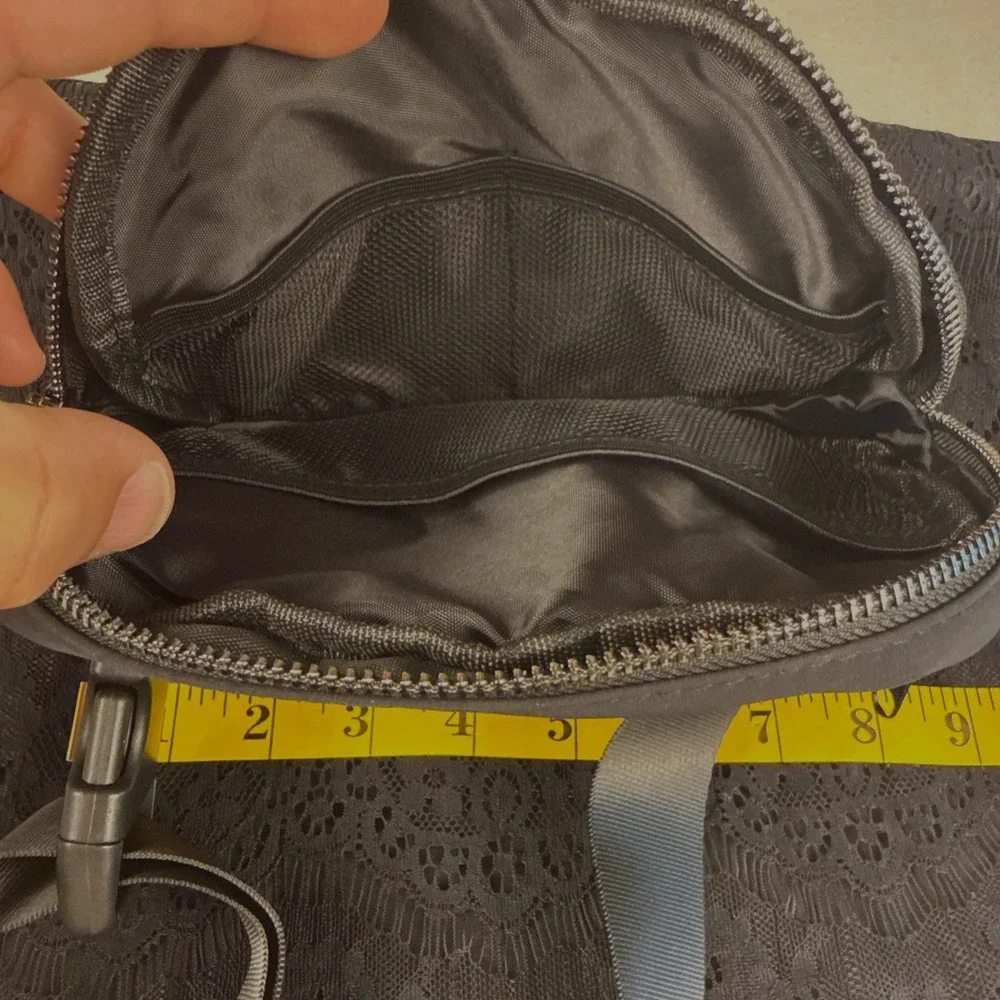 Halara Belt Bag Unisex OS Black Athleisure Adjustable Strap Fanny Pack Crossbody